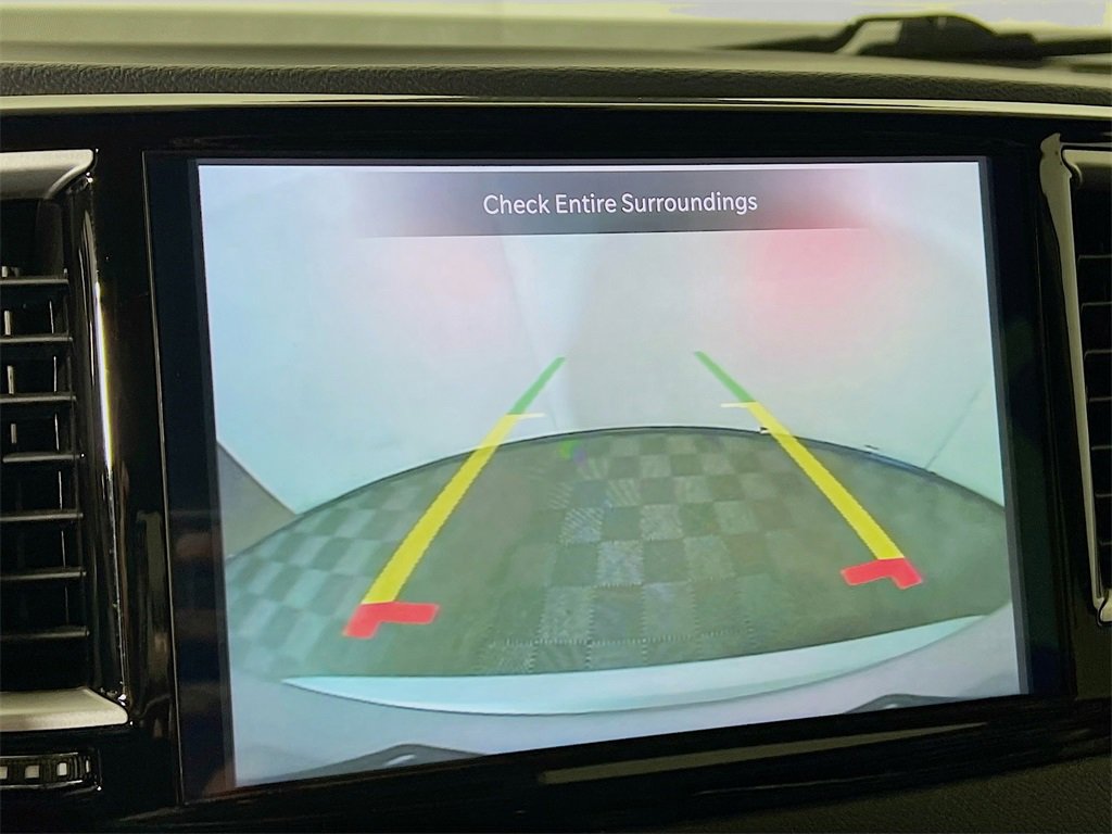 Used 2023 Chrysler Pacifica Touring-L image 13