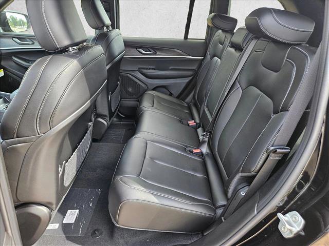 New 2025 Jeep Grand Cherokee Limited w/ Black Appearance Package image 16