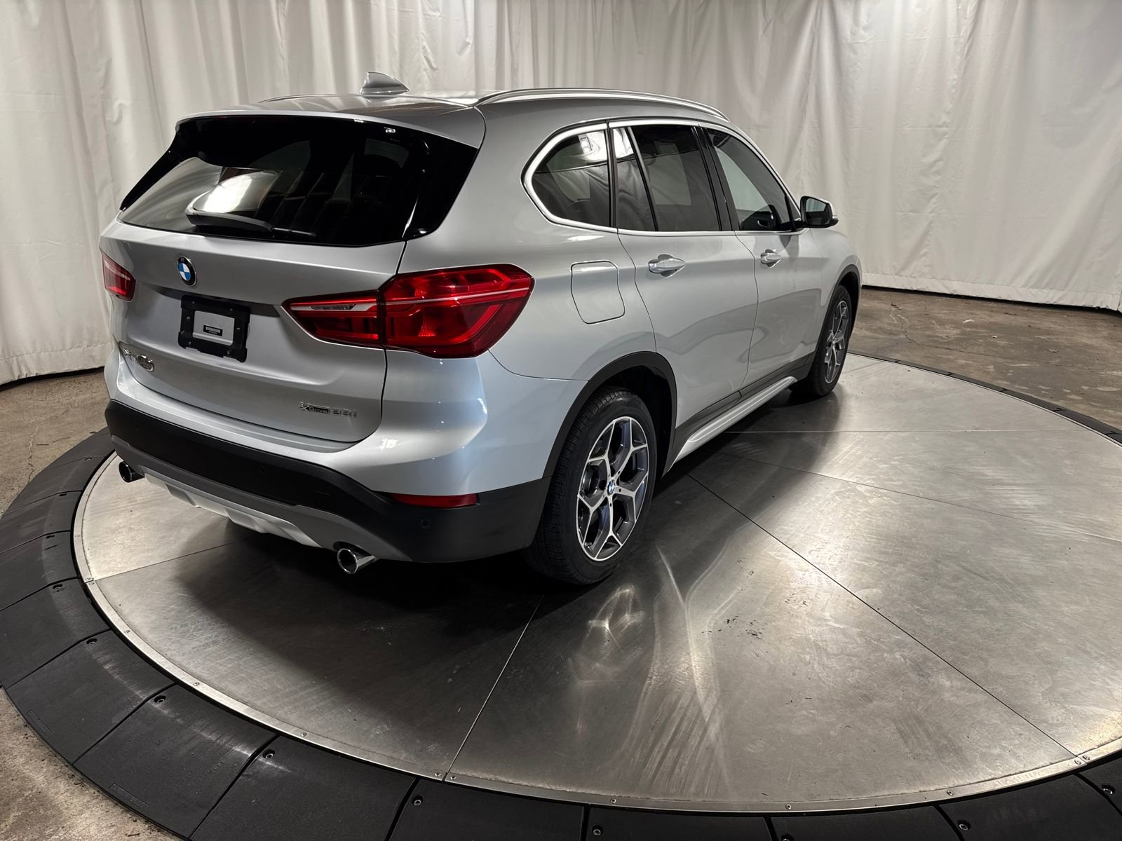 Used 2018 BMW X1 xDrive28i w/ Convenience Package image 9