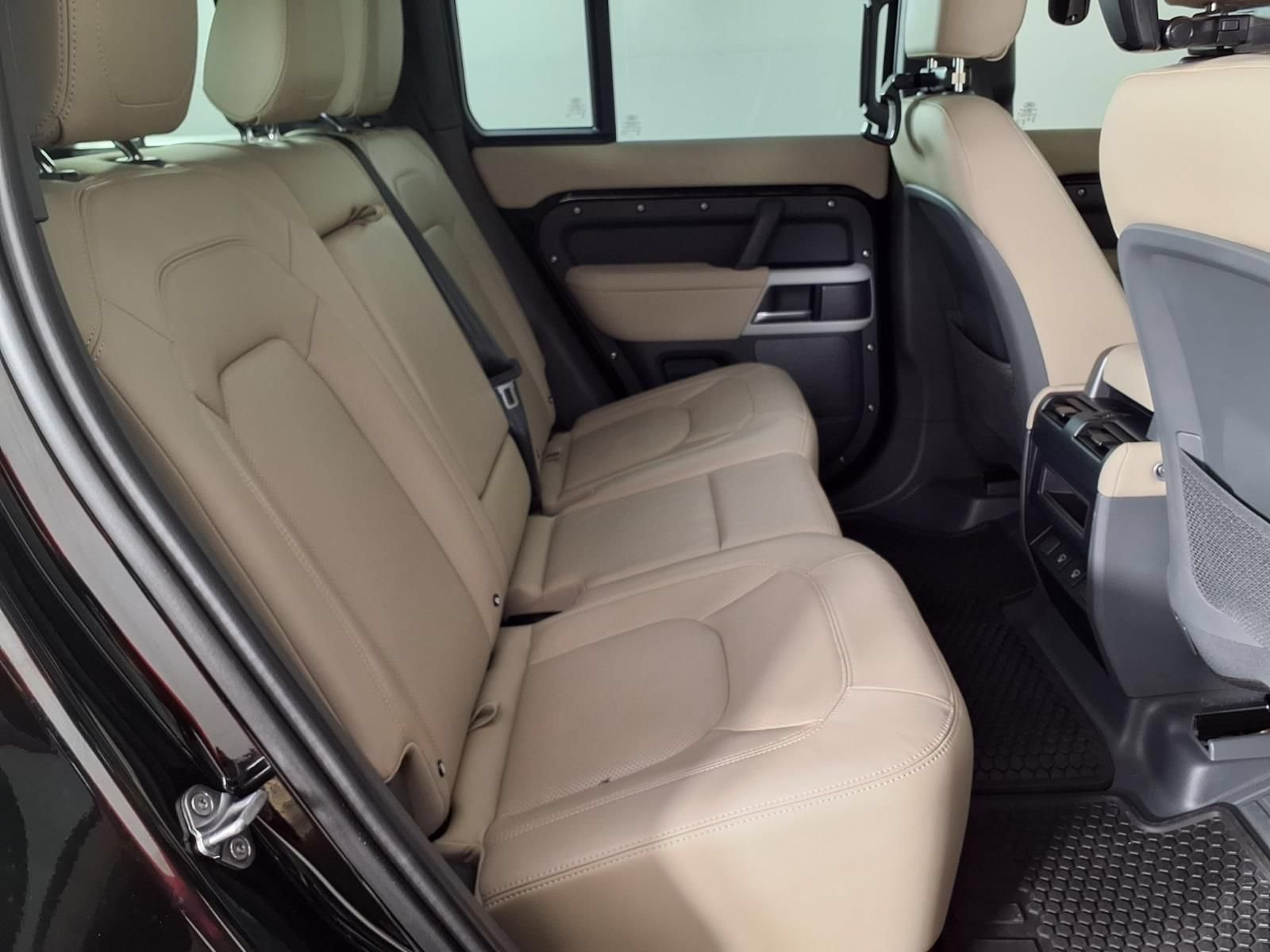 Used 2024 Land Rover Defender 110 S AWD/4WD image 11