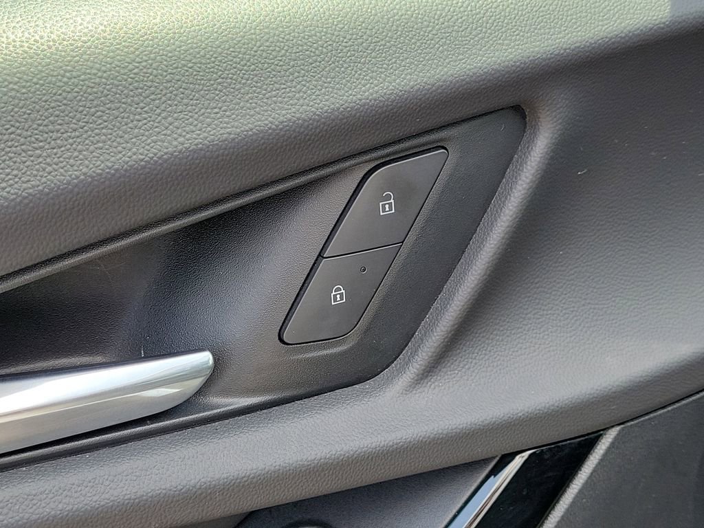 Used 2025 Chevrolet Equinox LT image 17