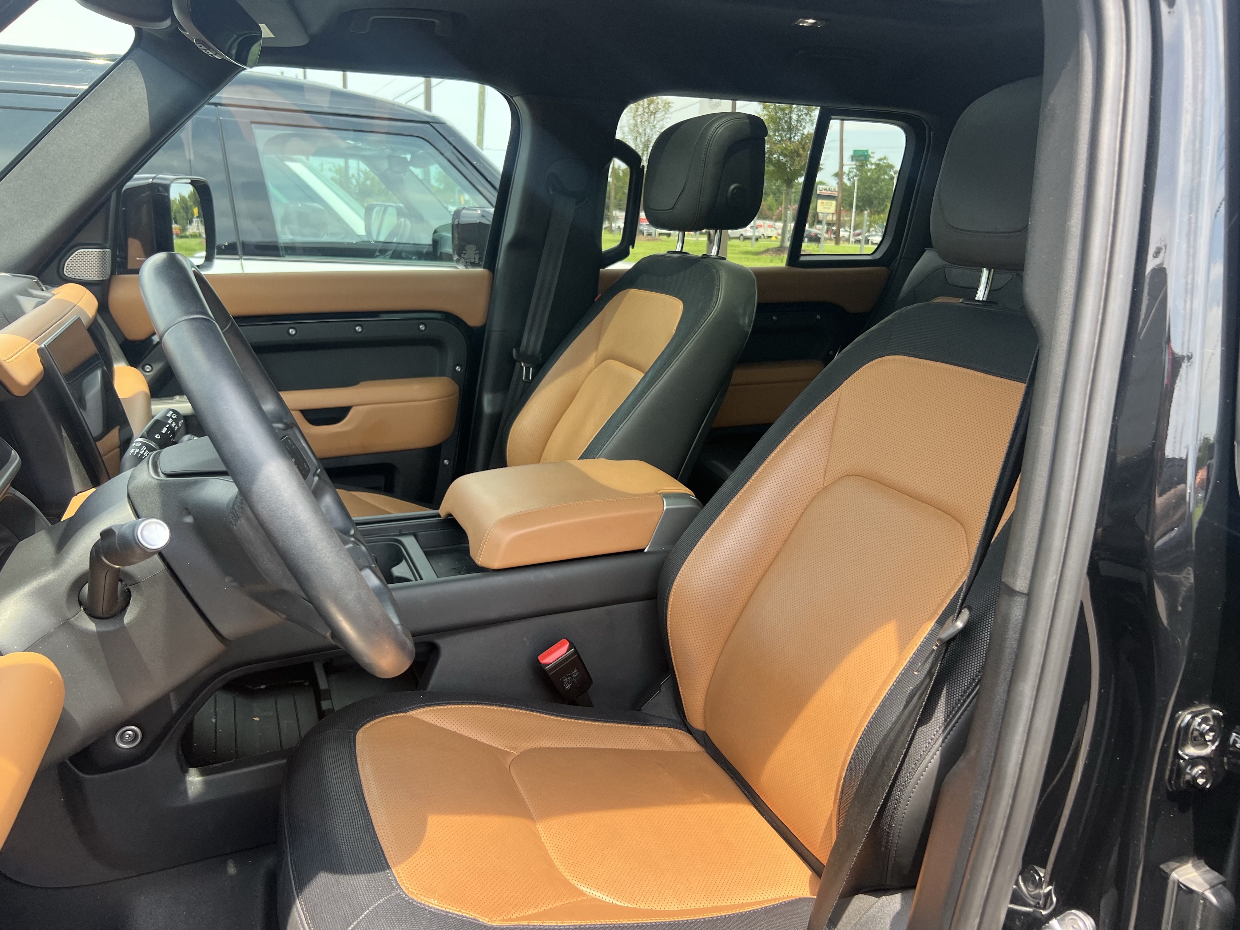 Used 2023 Land Rover Defender 130 X-Dynamic SE AWD/4WD image 15