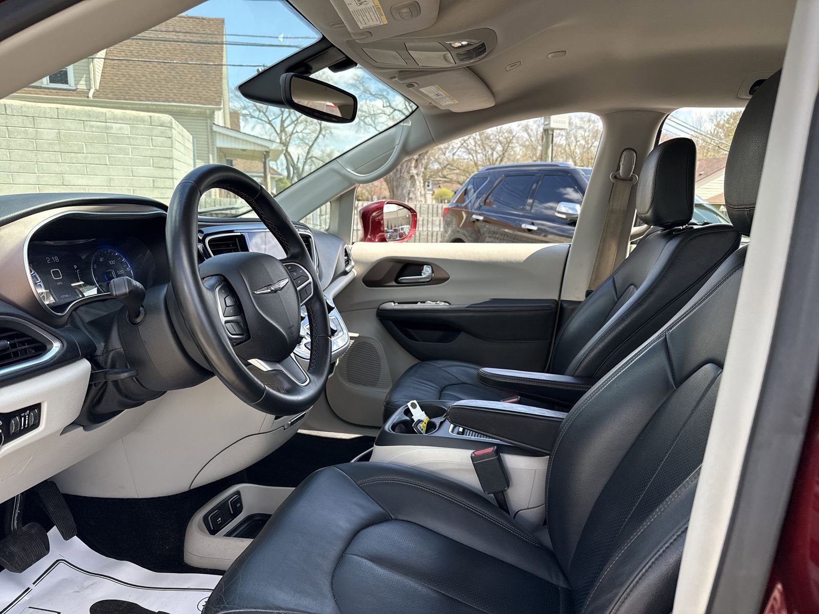 Used 2018 Chrysler Pacifica Touring-L Plus w/ Tire & Wheel Group image 14