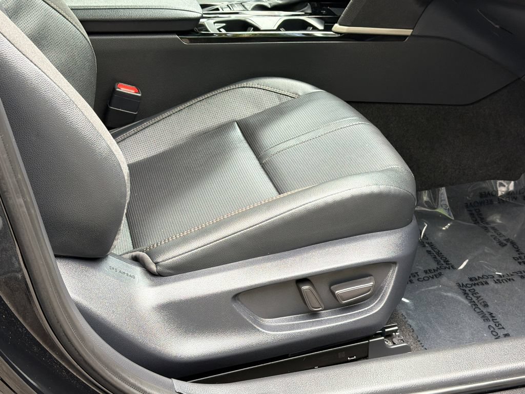 Used 2025 Toyota Camry XLE AWD/4WD image 21