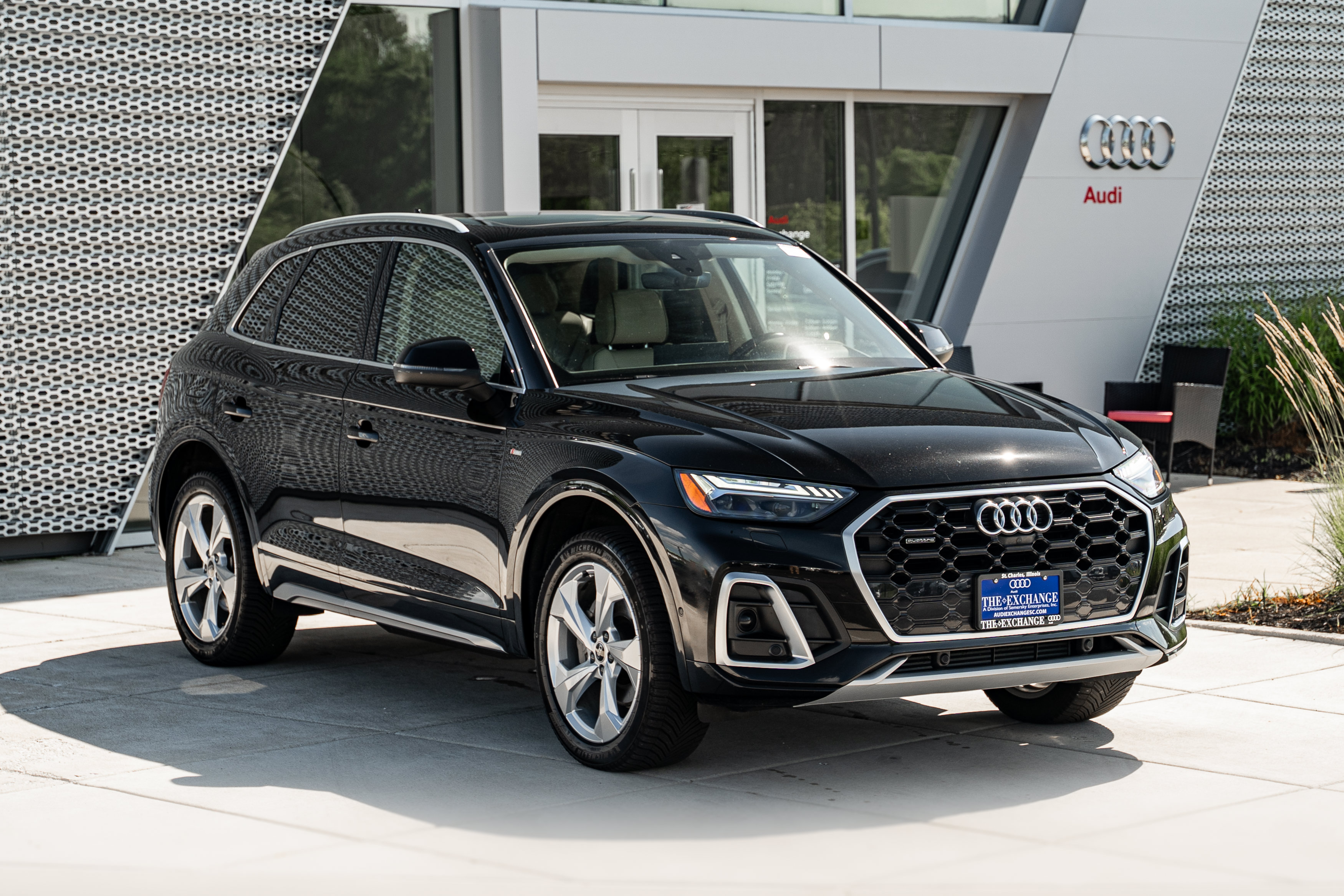 Used 2022 Audi Q5 2.0T Prestige w/ Prestige Package AWD/4WD image 2
