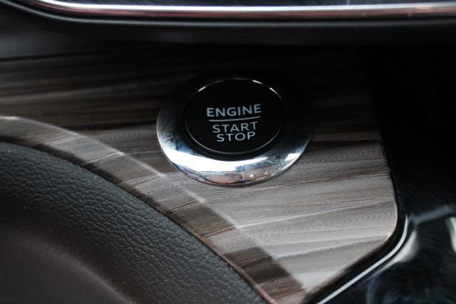 Used 2023 Ford Explorer Limited w/ Limited Technology Package image 14