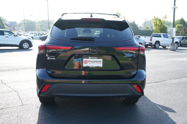 Used 2023 Toyota Highlander XLE FWD image 6