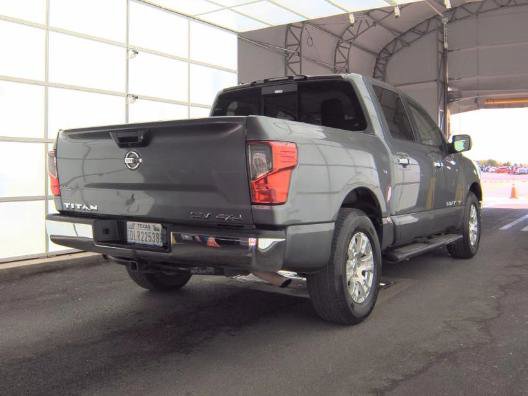 Used 2018 Nissan Titan SV AWD/4WD image 2