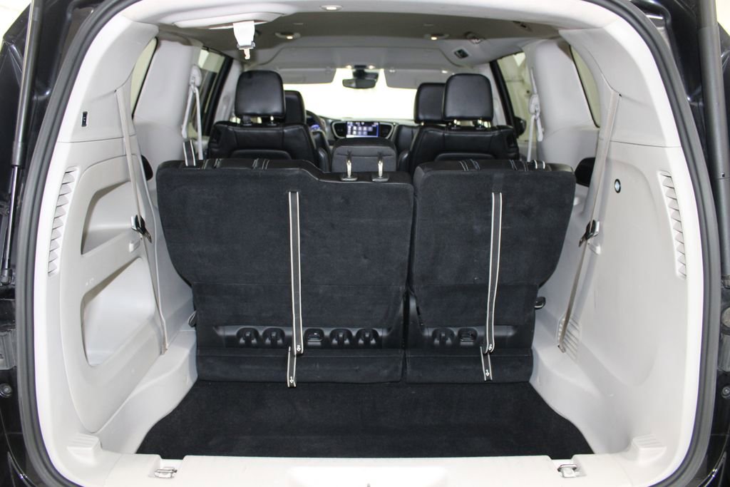 Used 2023 Chrysler Pacifica Touring-L FWD image 28