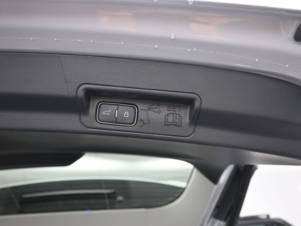 New 2025 Ford Explorer Active image 25
