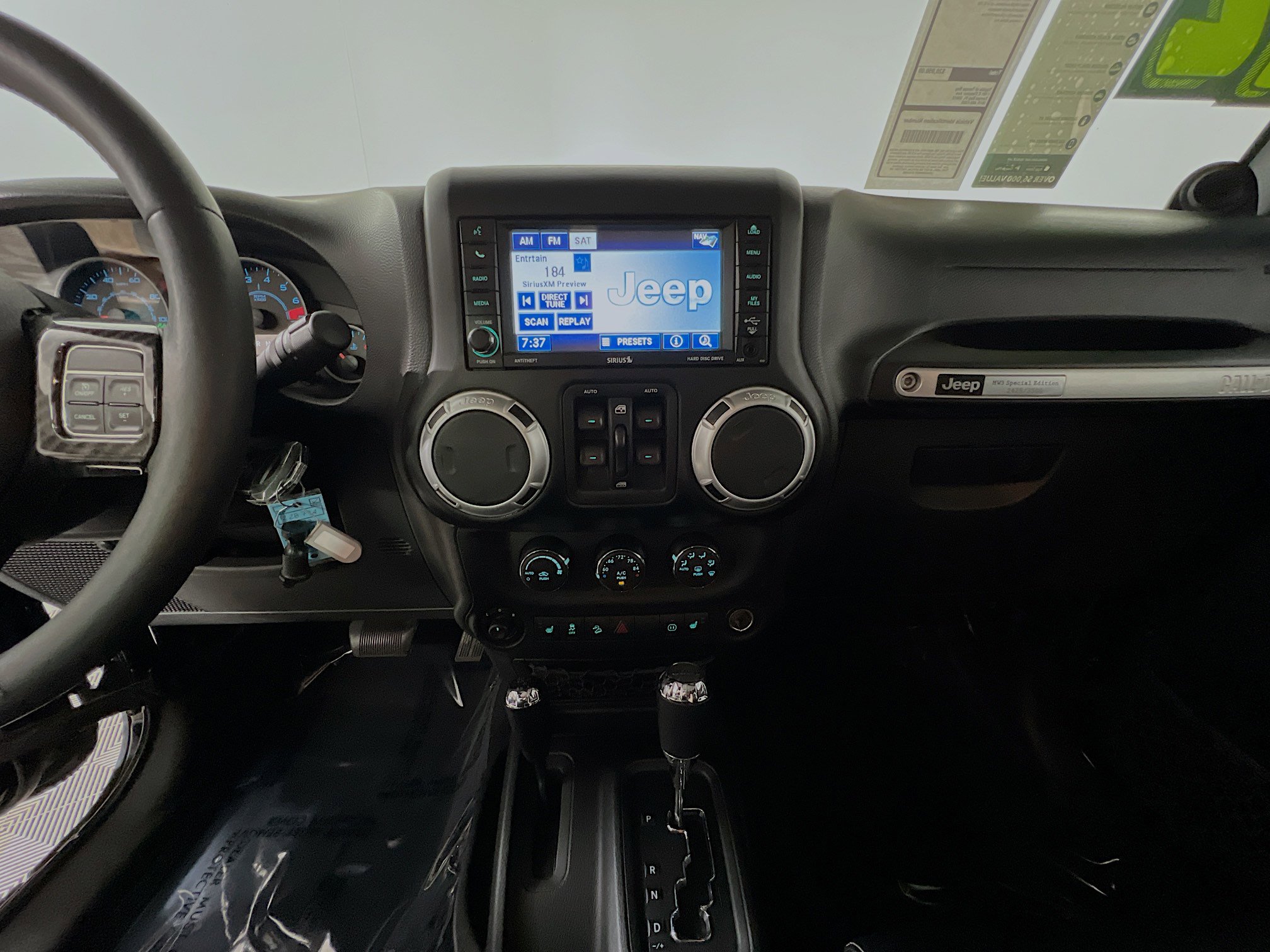 Used 2012 Jeep Wrangler Unlimited Rubicon image 25