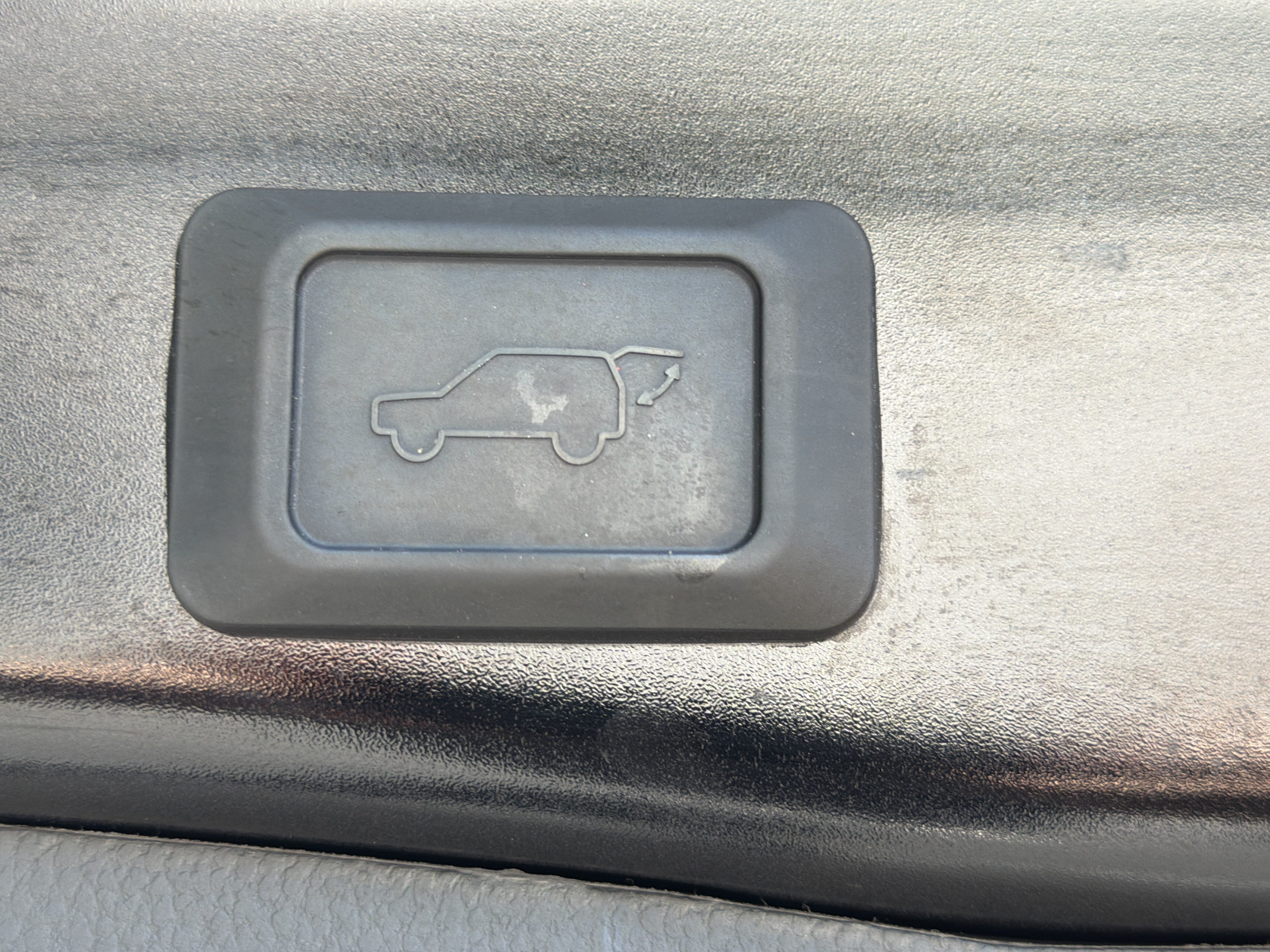 Used 2025 Toyota RAV4 XLE w/ Convenience Package FWD image 19