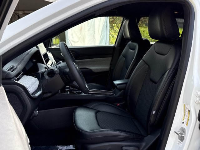 Used 2024 Jeep Compass Latitude AWD/4WD image 18