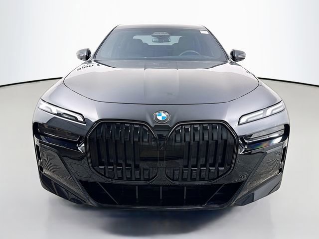 Used 2025 BMW 760i xDrive AWD/4WD image 2