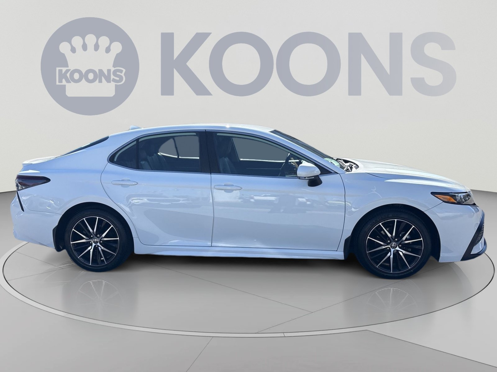 Used 2024 Toyota Camry SE FWD image 8