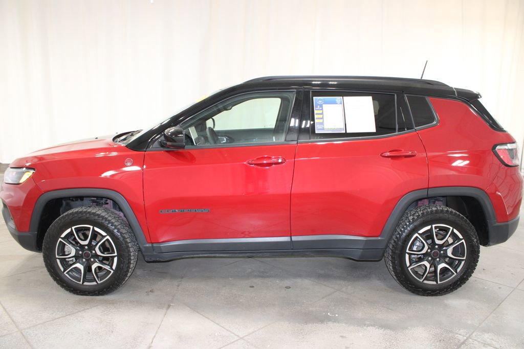 Used 2025 Jeep Compass Trailhawk AWD/4WD image 6