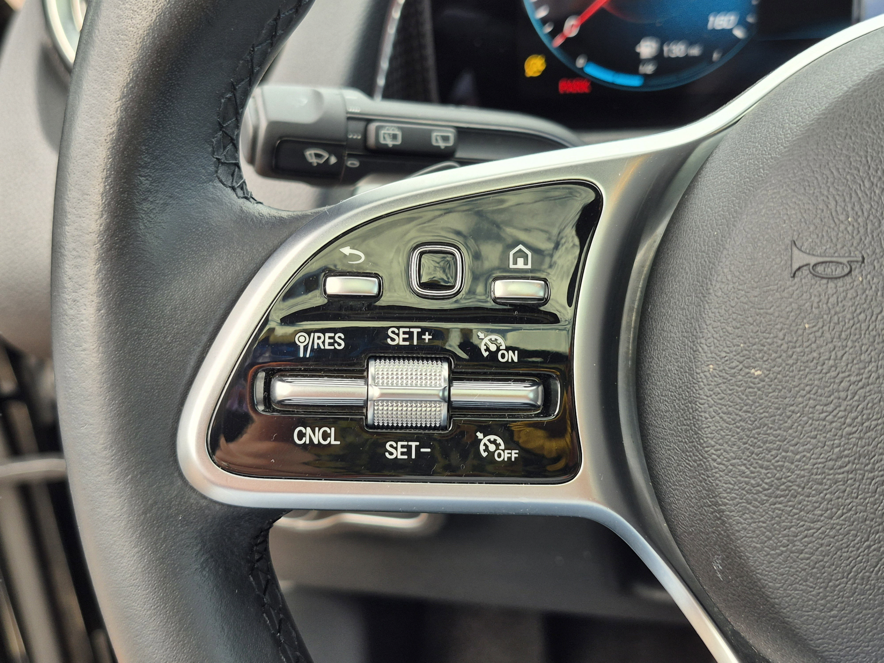 Used 2023 Mercedes-Benz GLB 250 image 31