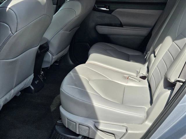 Used 2023 Toyota Highlander XLE AWD/4WD image 18
