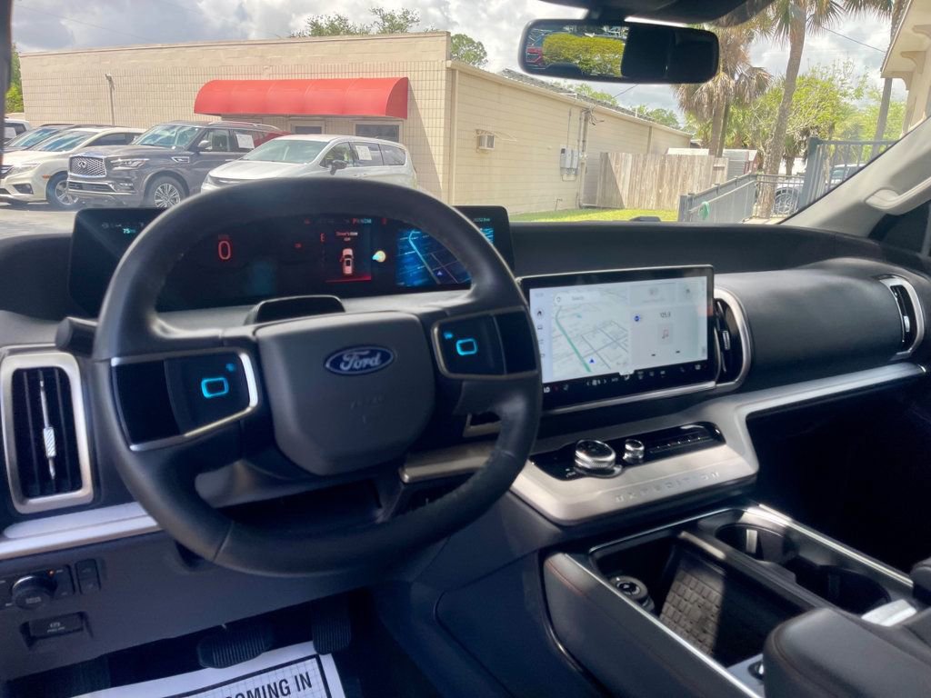 Used 2025 Ford Expedition Active image 14