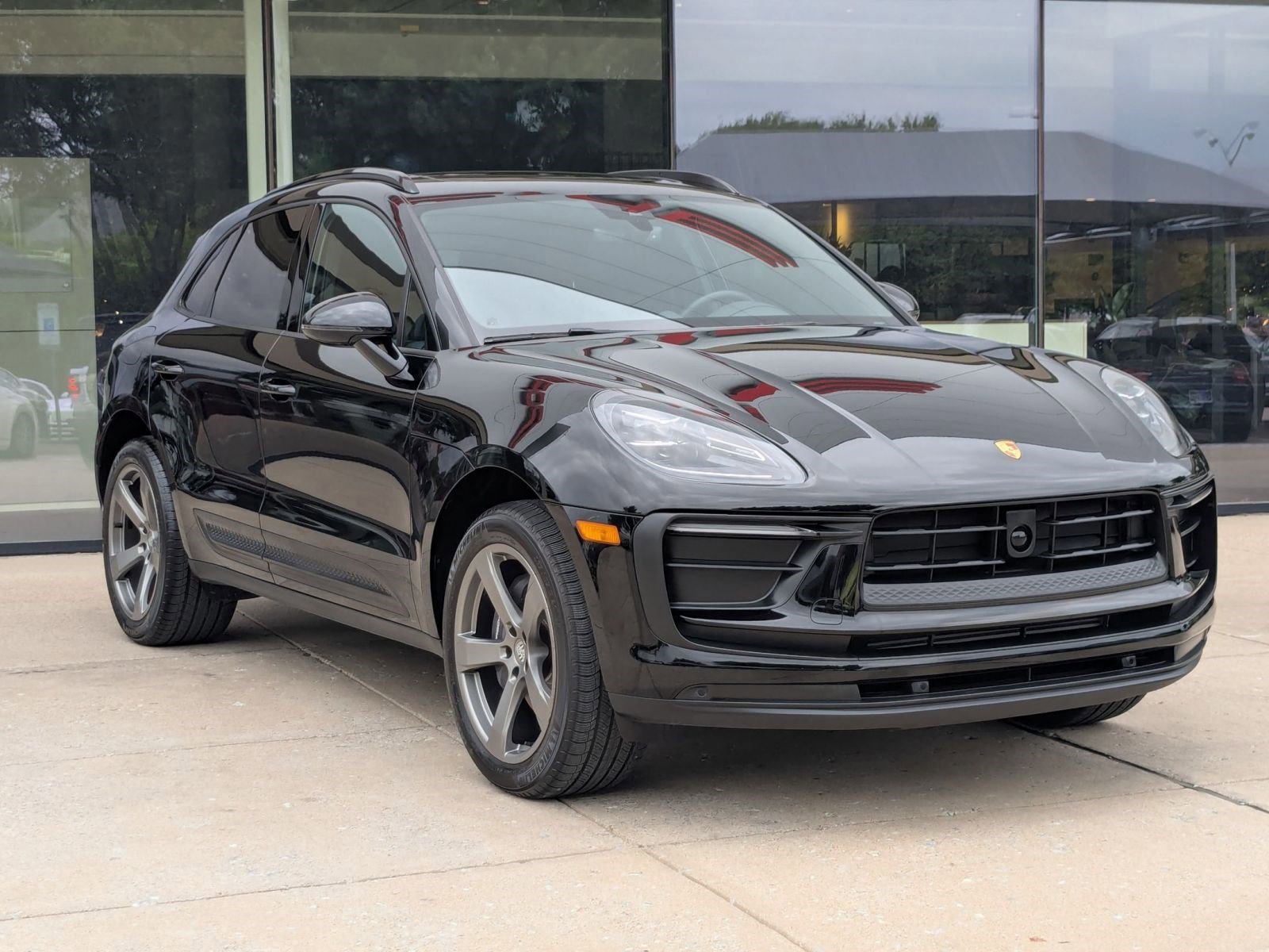 Certified 2025 Porsche Macan AWD/4WD image 7
