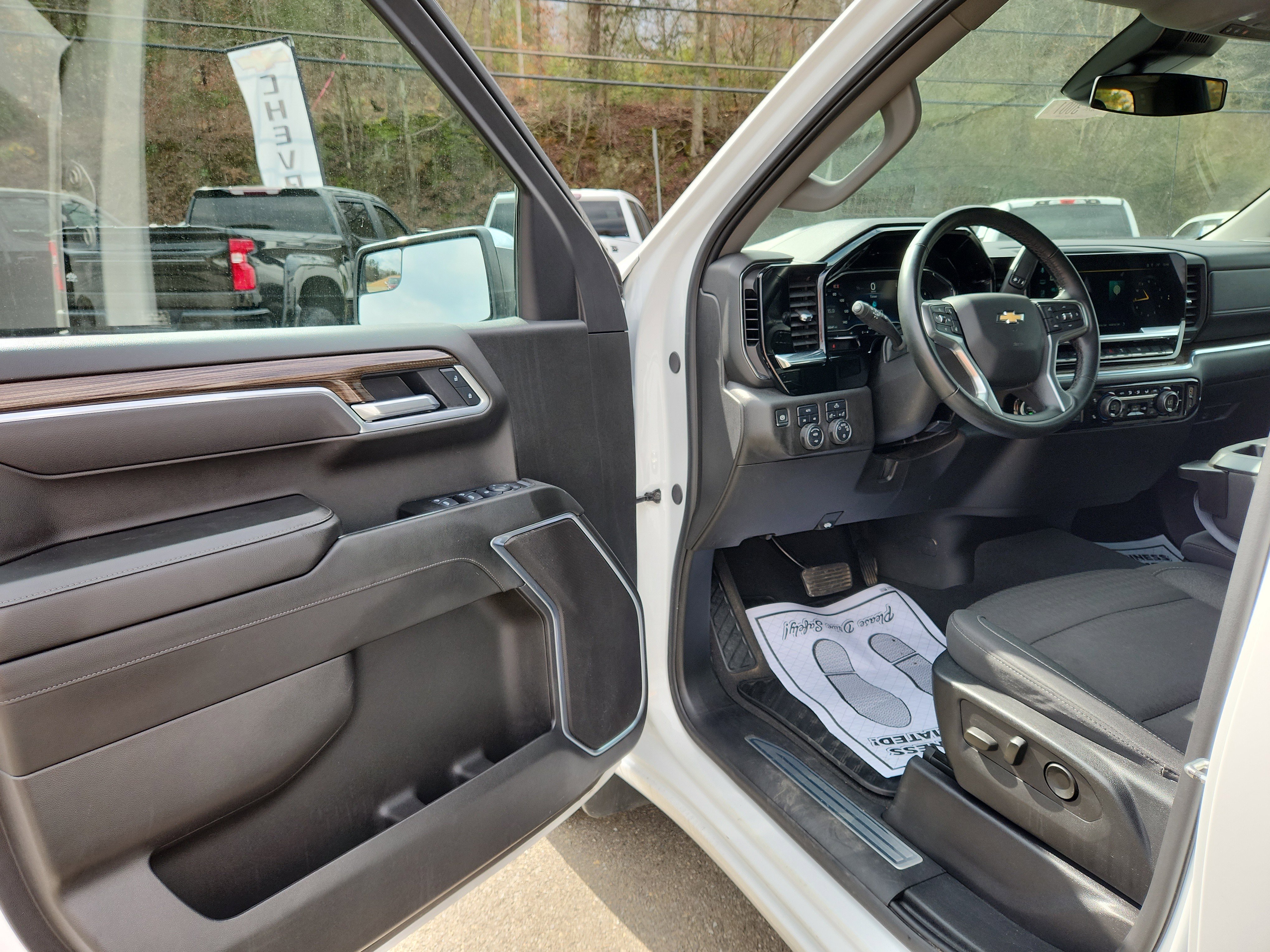 Used 2025 Chevrolet Silverado 1500 LT image 20