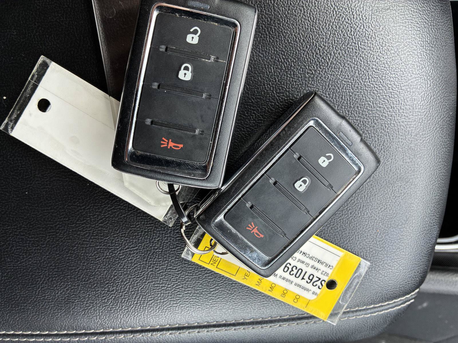 Used 2023 Jeep Grand Cherokee Laredo AWD/4WD image 29