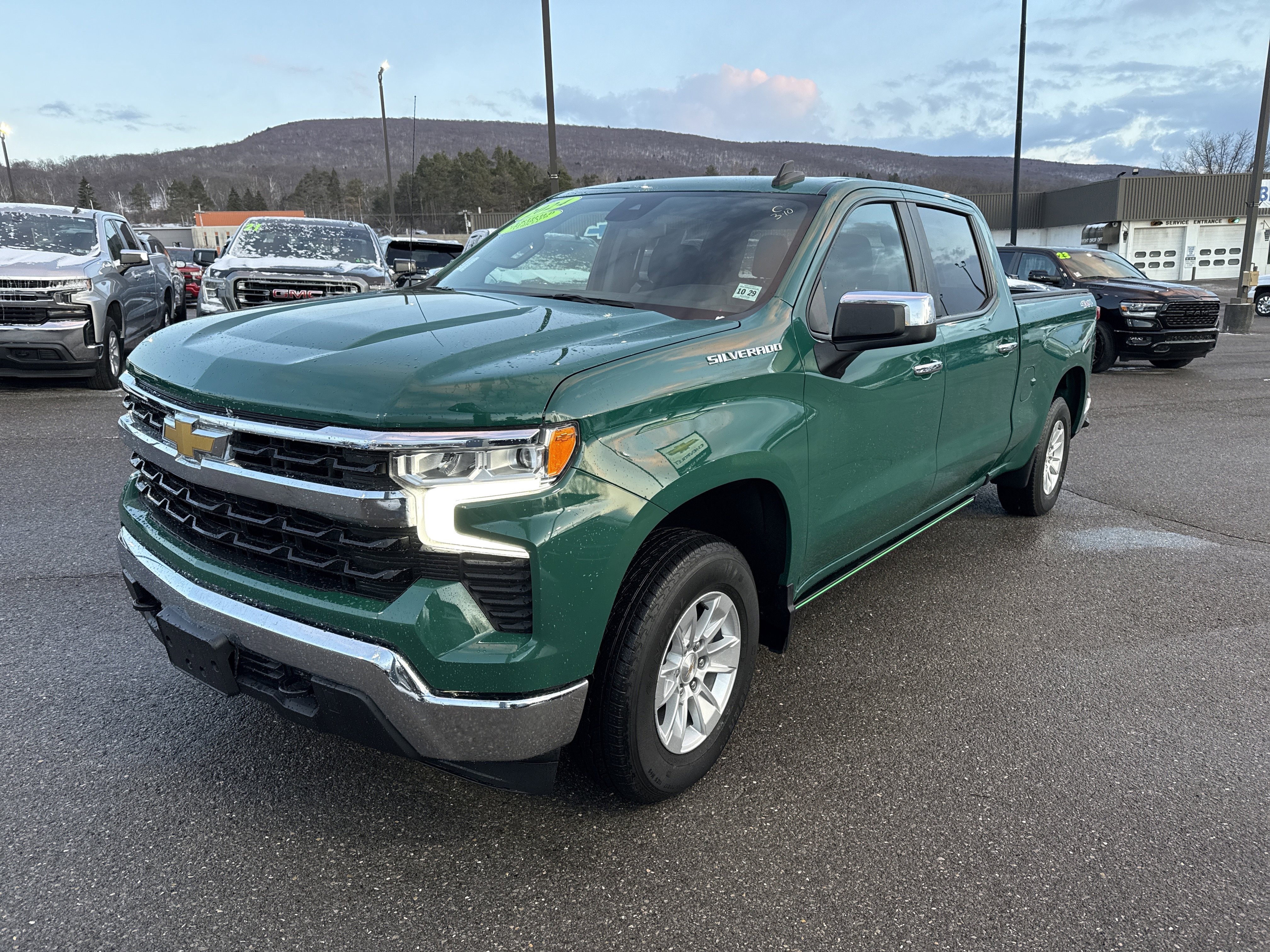 Used 2024 Chevrolet Silverado 1500 LT image 8