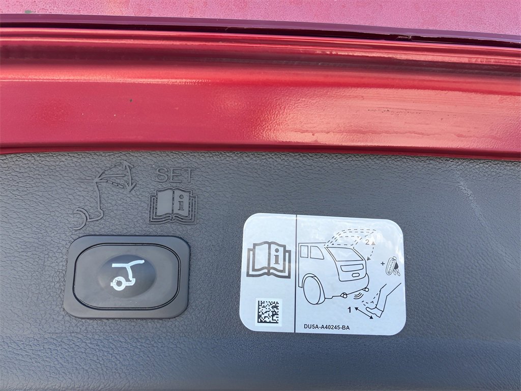 Used 2018 Ford Escape Titanium w/ Ford Safe & Smart Package image 35