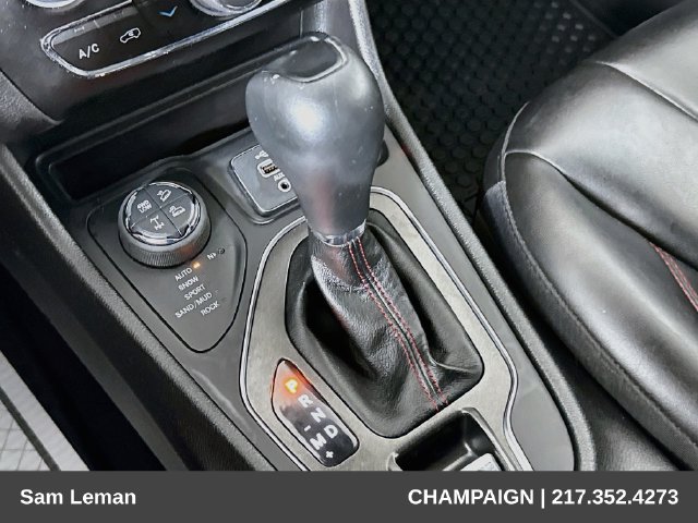 Used 2021 Jeep Cherokee Trailhawk AWD/4WD image 16