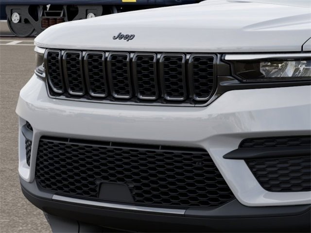 New 2025 Jeep Grand Cherokee Laredo image 11