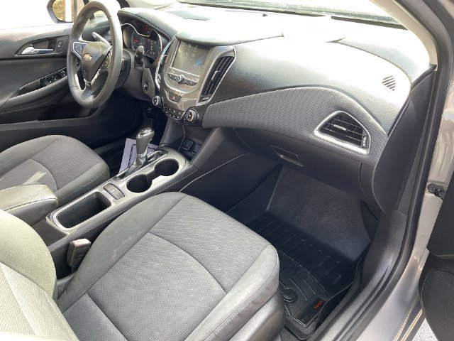 Used 2017 Chevrolet Cruze LT w/ Convenience Package FWD image 27