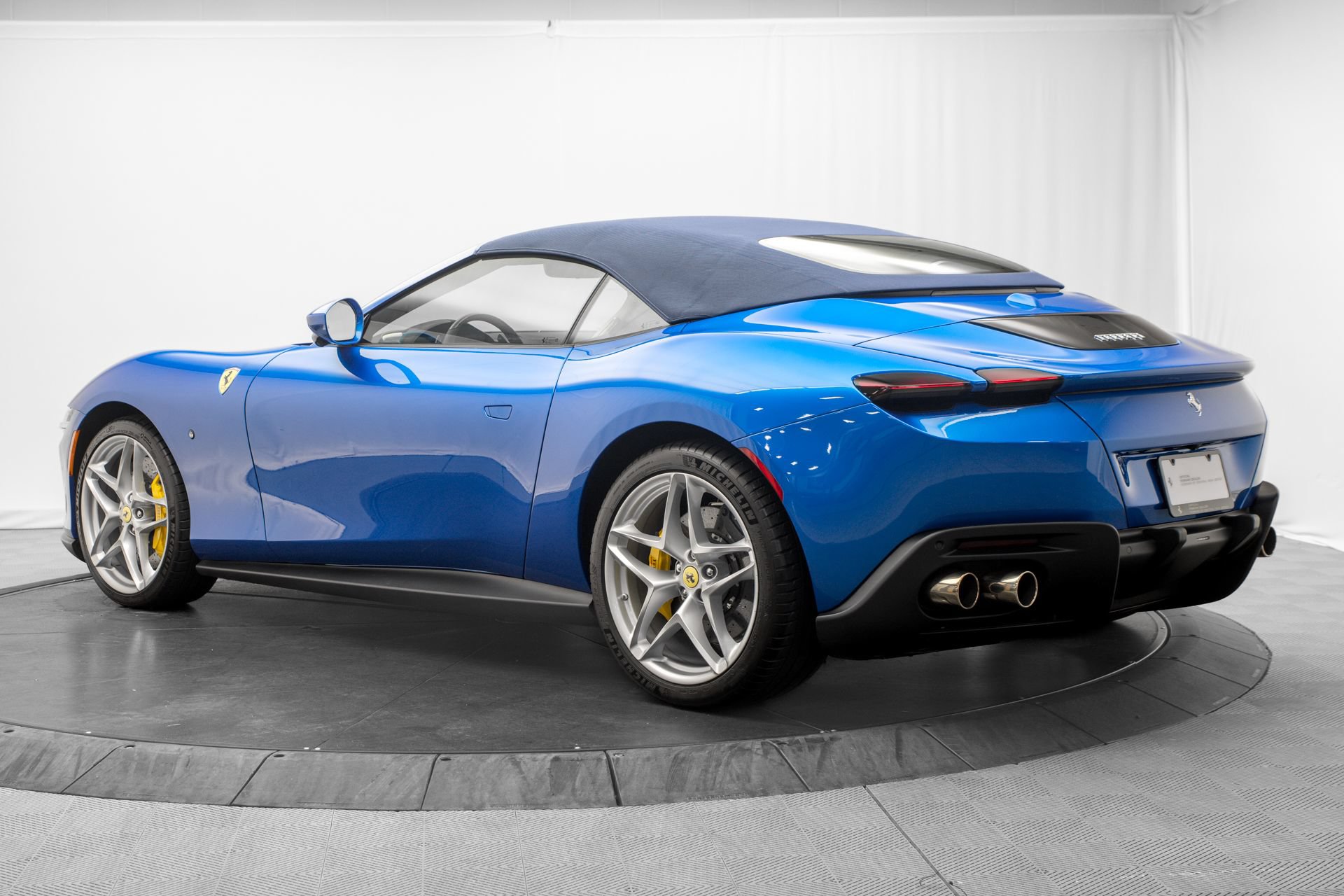Used 2026 Ferrari Roma Spider RWD image 13