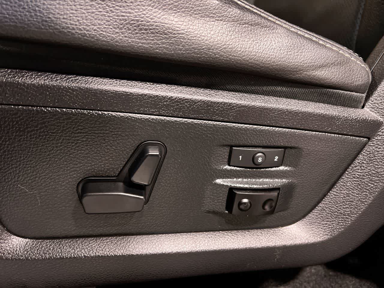 Used 2016 RAM 1500 Laramie w/ Convenience Group AWD/4WD image 12