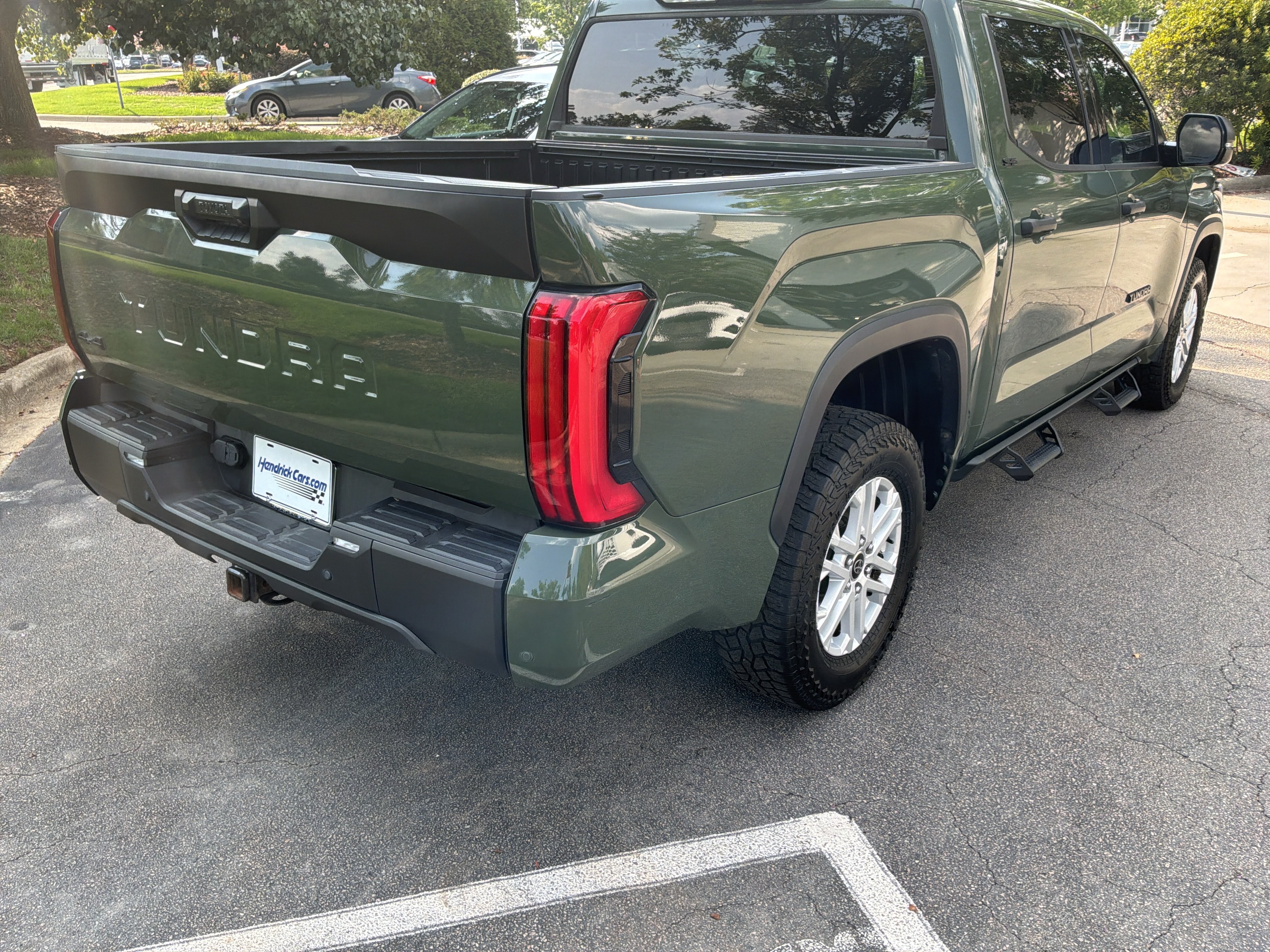 Used 2022 Toyota Tundra SR5 w/ SR5 Convenience Package AWD/4WD image 10