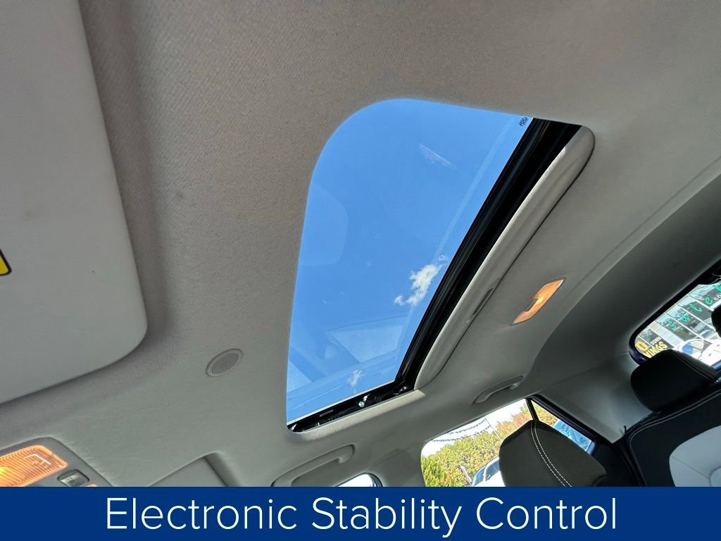 Used 2024 Hyundai Venue SEL image 32