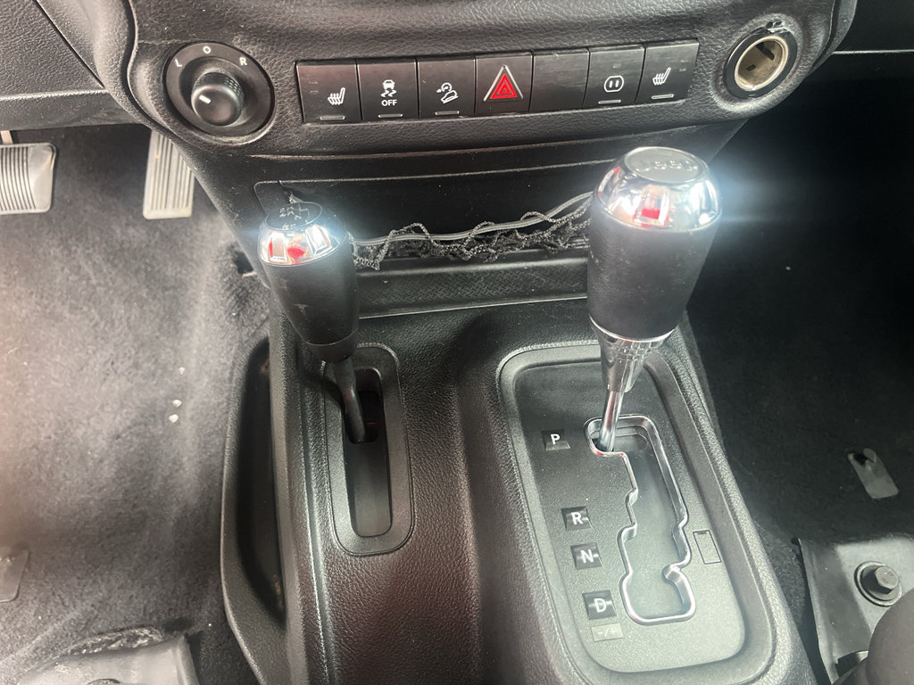 Used 2012 Jeep Wrangler Unlimited Sahara w/ Connectivity Group AWD/4WD image 23