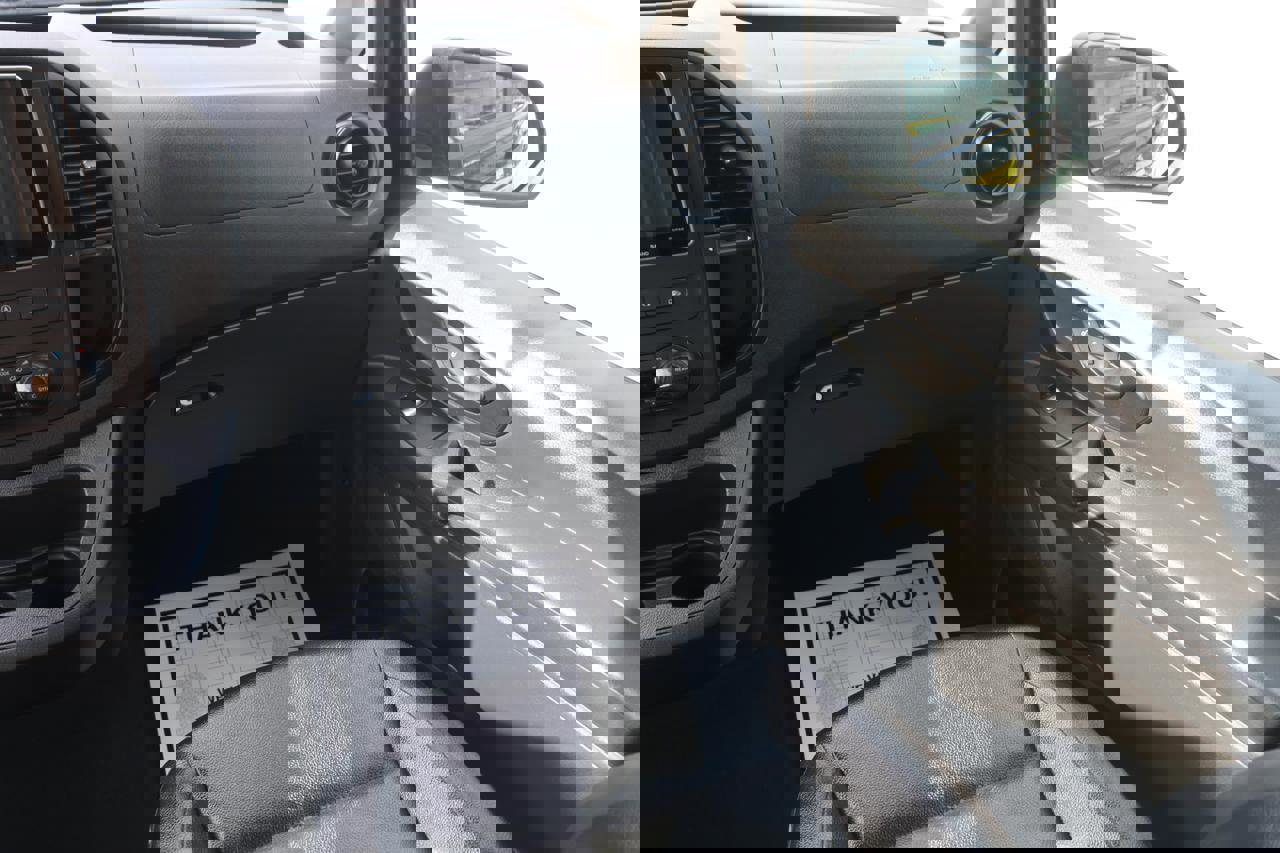 Used 2018 Mercedes-Benz Metris Passenger image 19