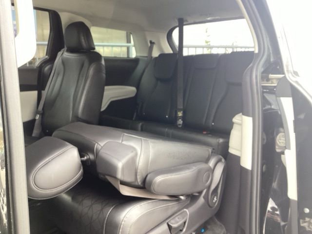 Used 2023 Kia Carnival LX FWD image 14