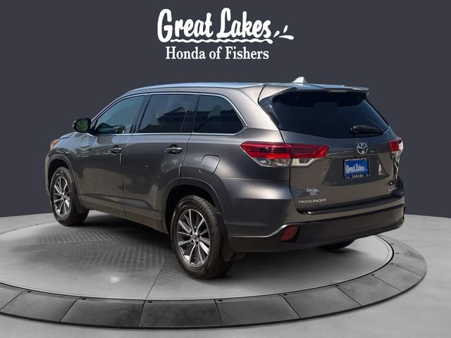 Used 2019 Toyota Highlander XLE AWD/4WD image 3