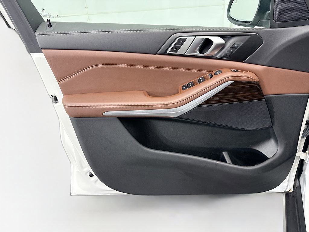 Used 2024 BMW X5 xDrive40i w/ Parking Assistance Package image 23