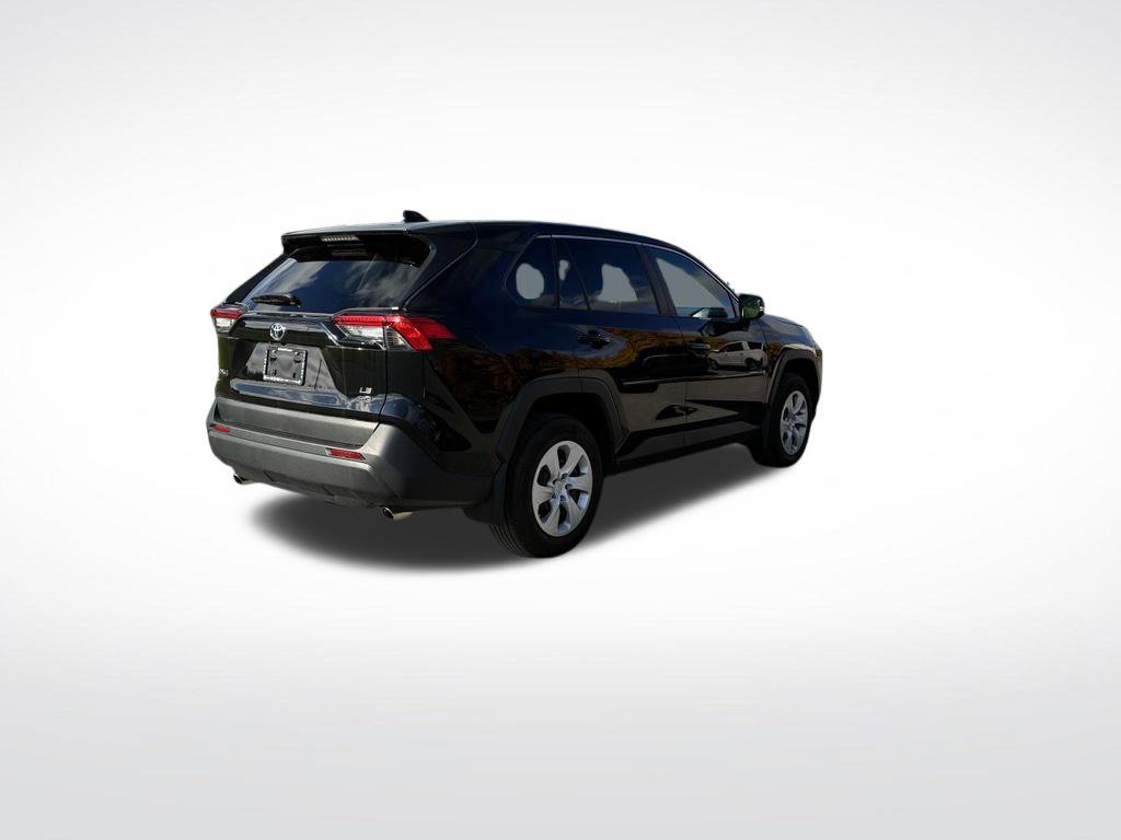 Used 2024 Toyota RAV4 LE AWD/4WD image 5