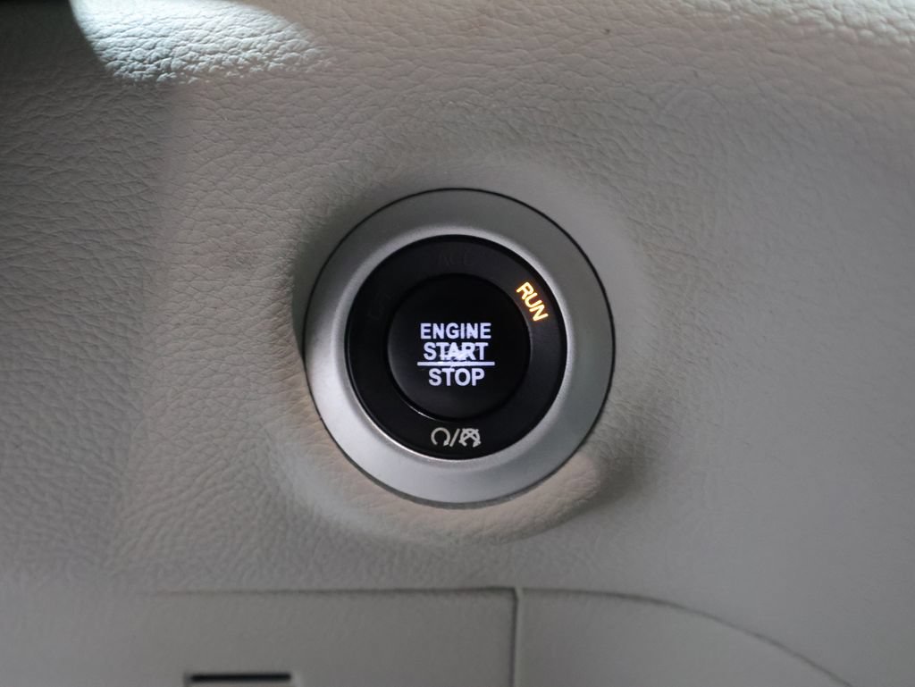 Used 2021 Chrysler Pacifica Touring-L FWD image 32