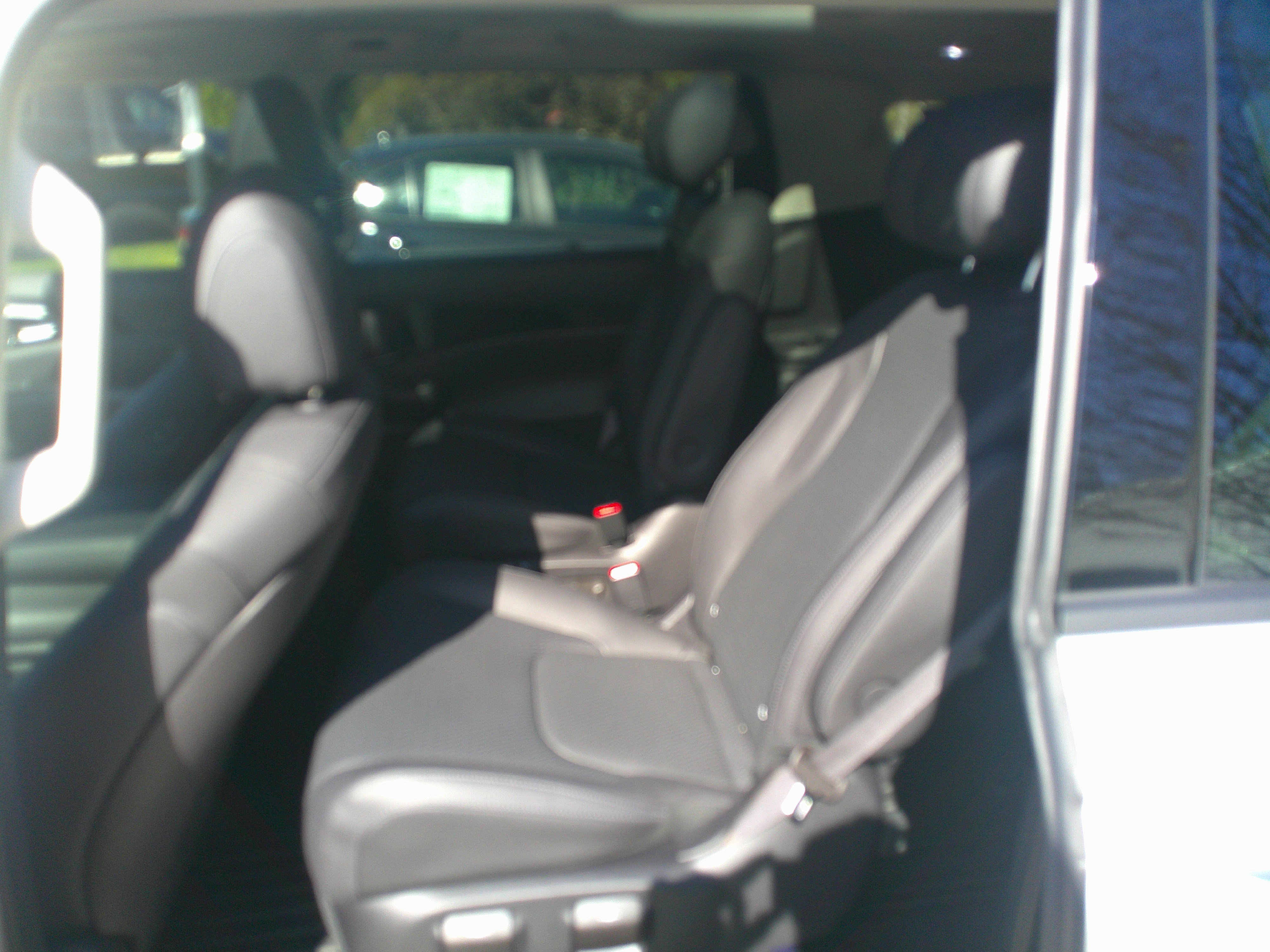 Used 2025 Kia Carnival SX Prestige image 32