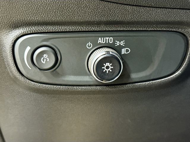 Used 2021 Chevrolet Equinox LS w/ LS Convenience Package AWD/4WD image 12