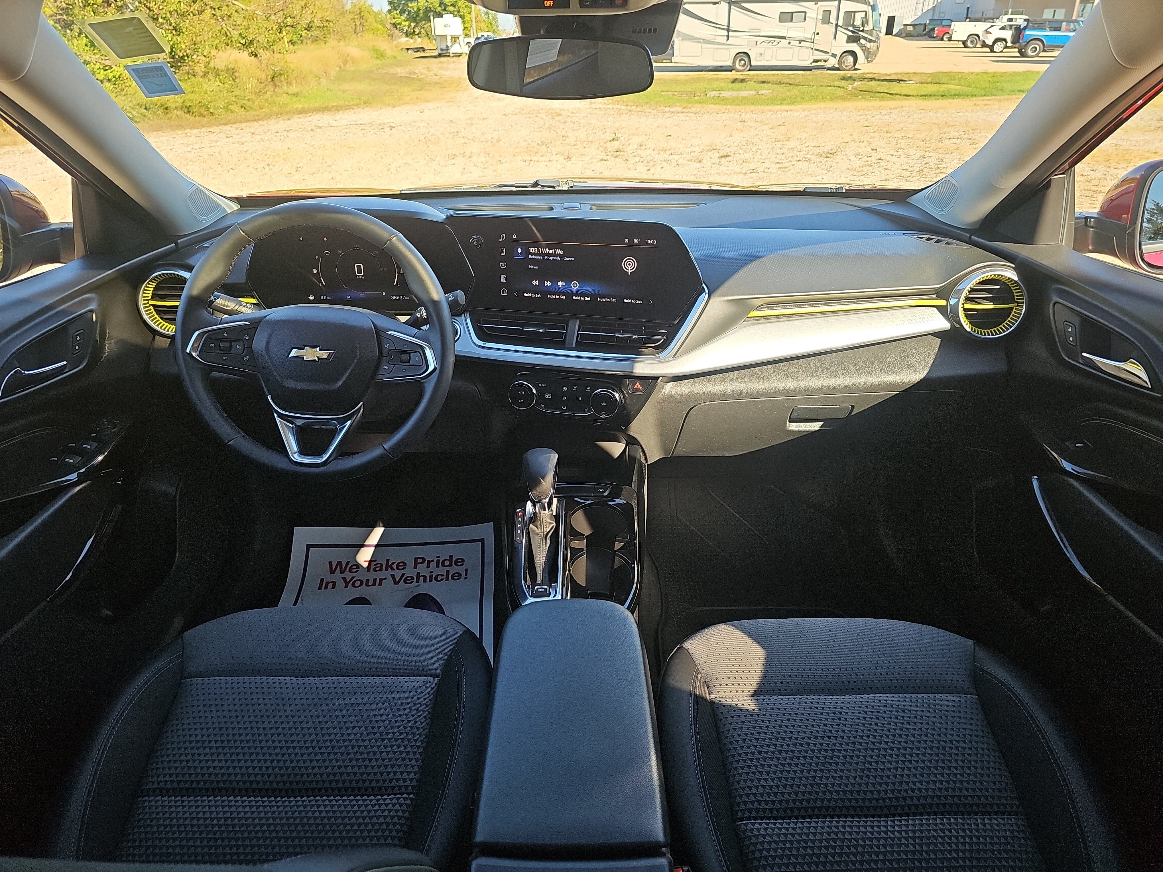 Used 2024 Chevrolet Trax LT w/ Sunroof Package FWD image 16