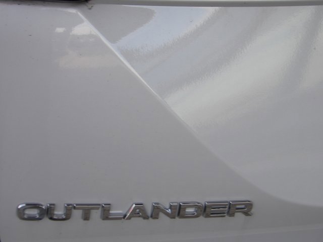 New 2025 Mitsubishi Outlander SE image 8