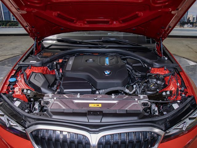 Certified 2024 BMW 330e xDrive w/ Premium Package image 5