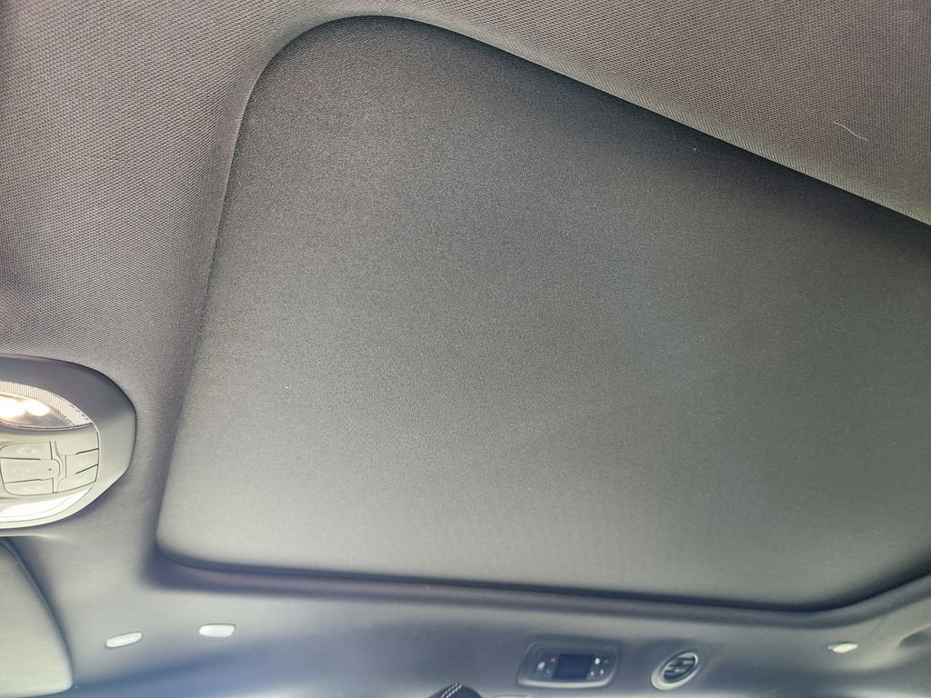 Used 2025 Chrysler Pacifica Limited image 26