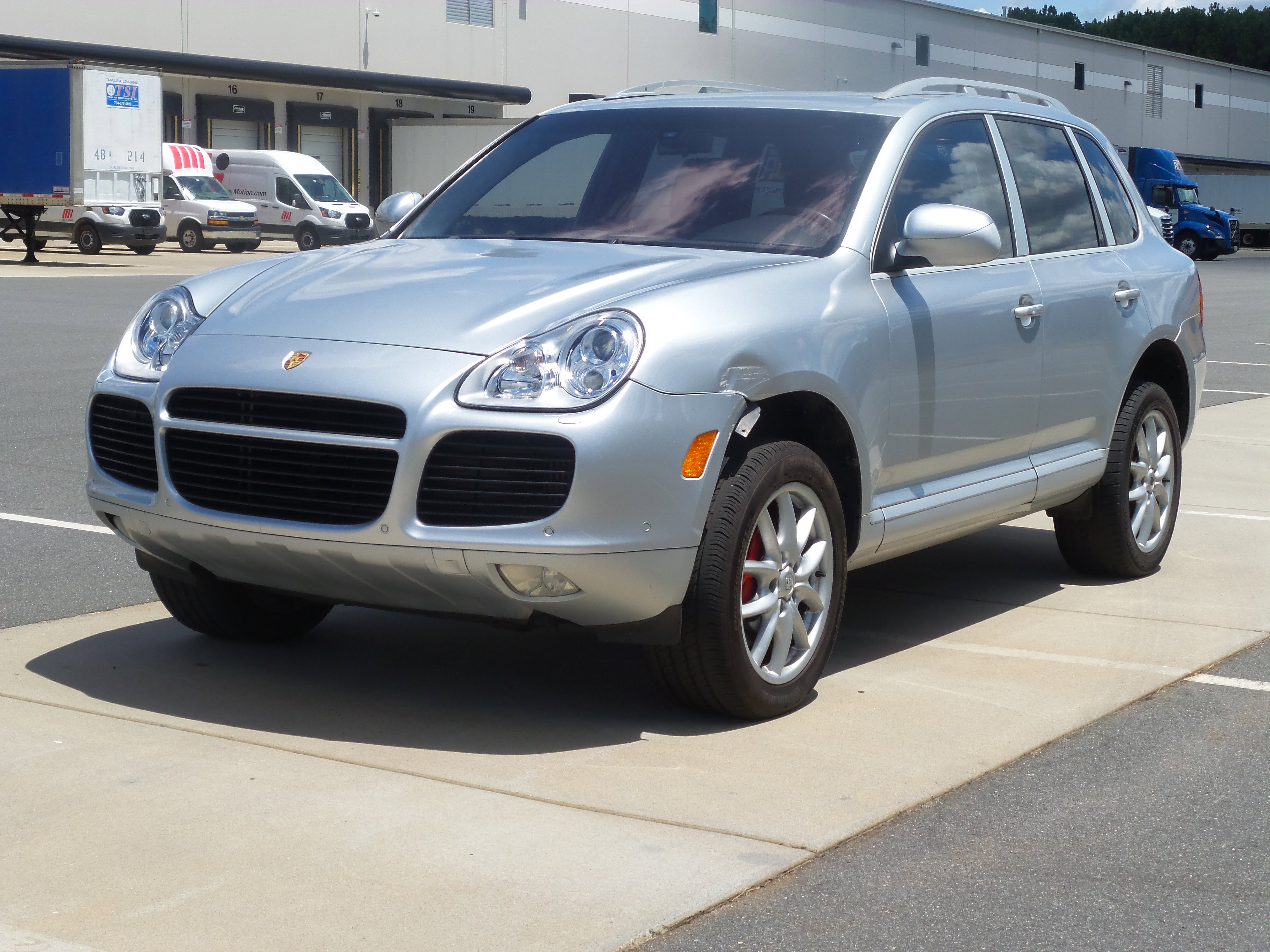 Used 2004 Porsche Cayenne Turbo image 3