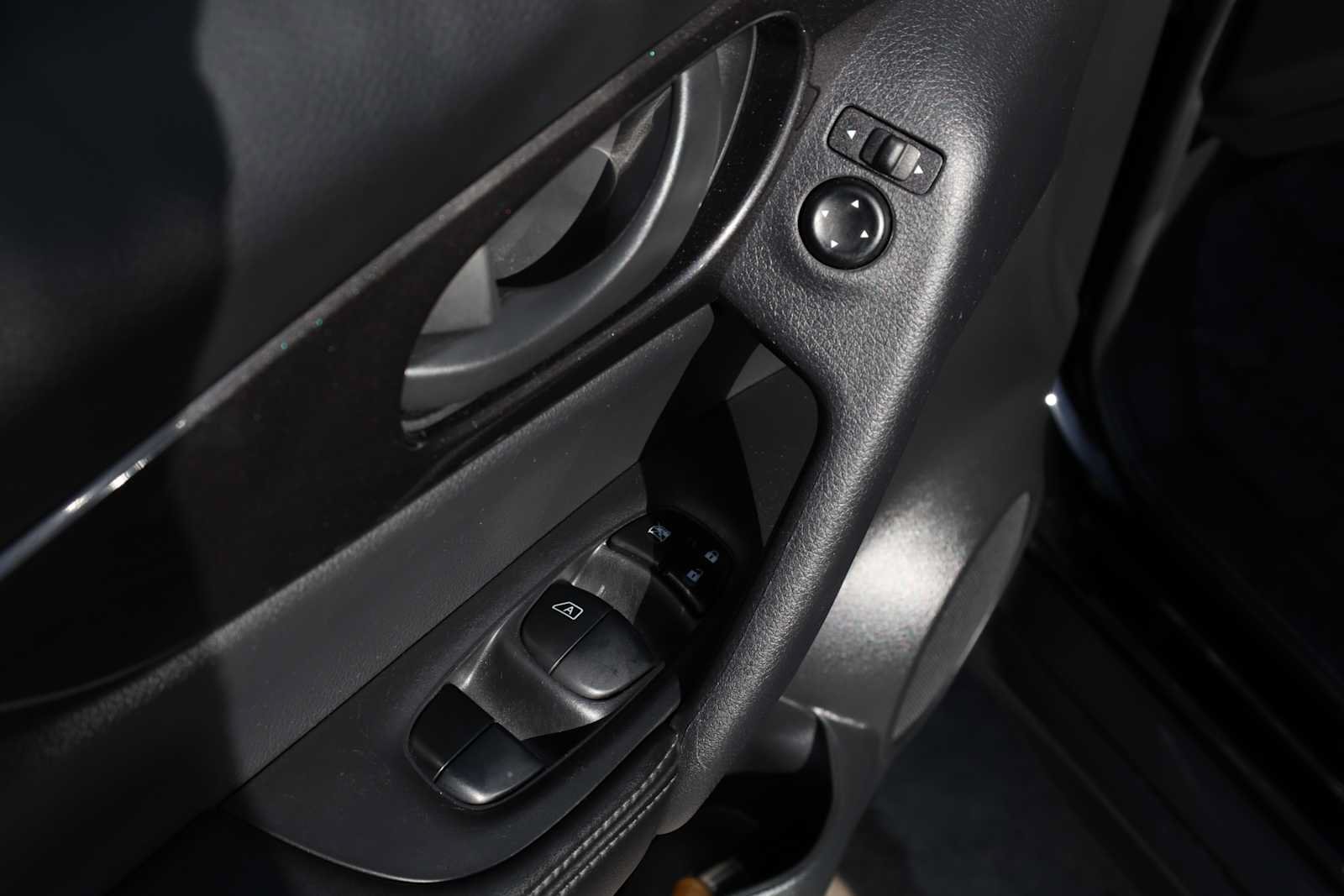 Used 2019 Nissan Rogue S AWD/4WD image 40
